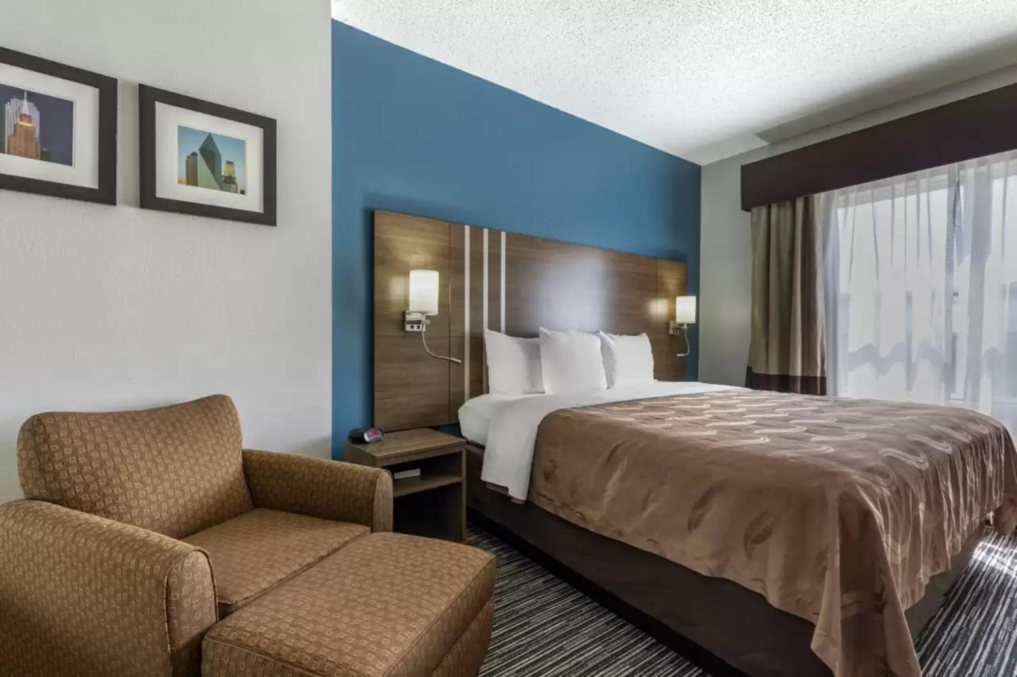 Quality Inn & Suites I-35 E-Walnut Hill Dallas Dış mekan fotoğraf