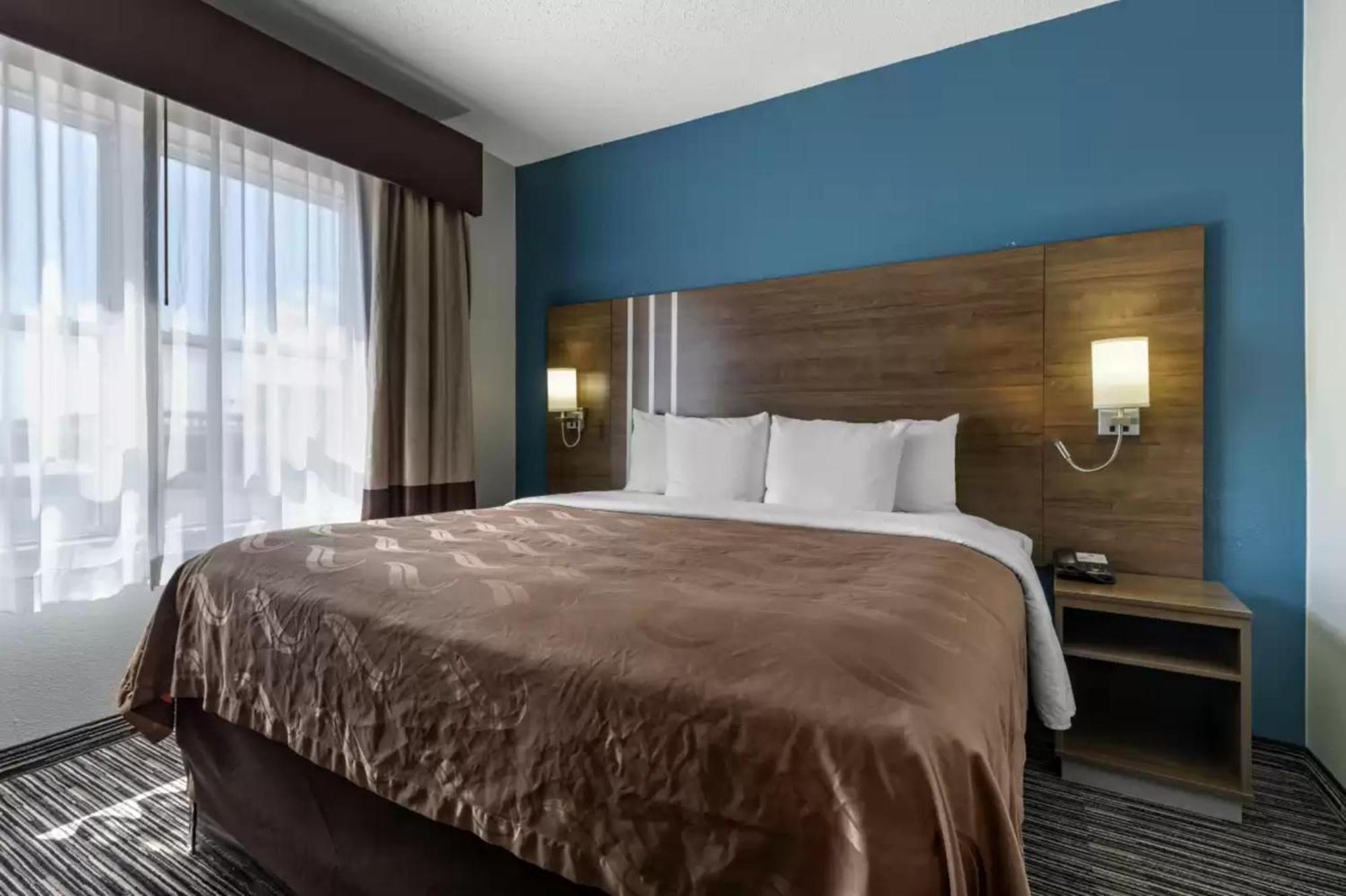 Quality Inn & Suites I-35 E-Walnut Hill Dallas Dış mekan fotoğraf