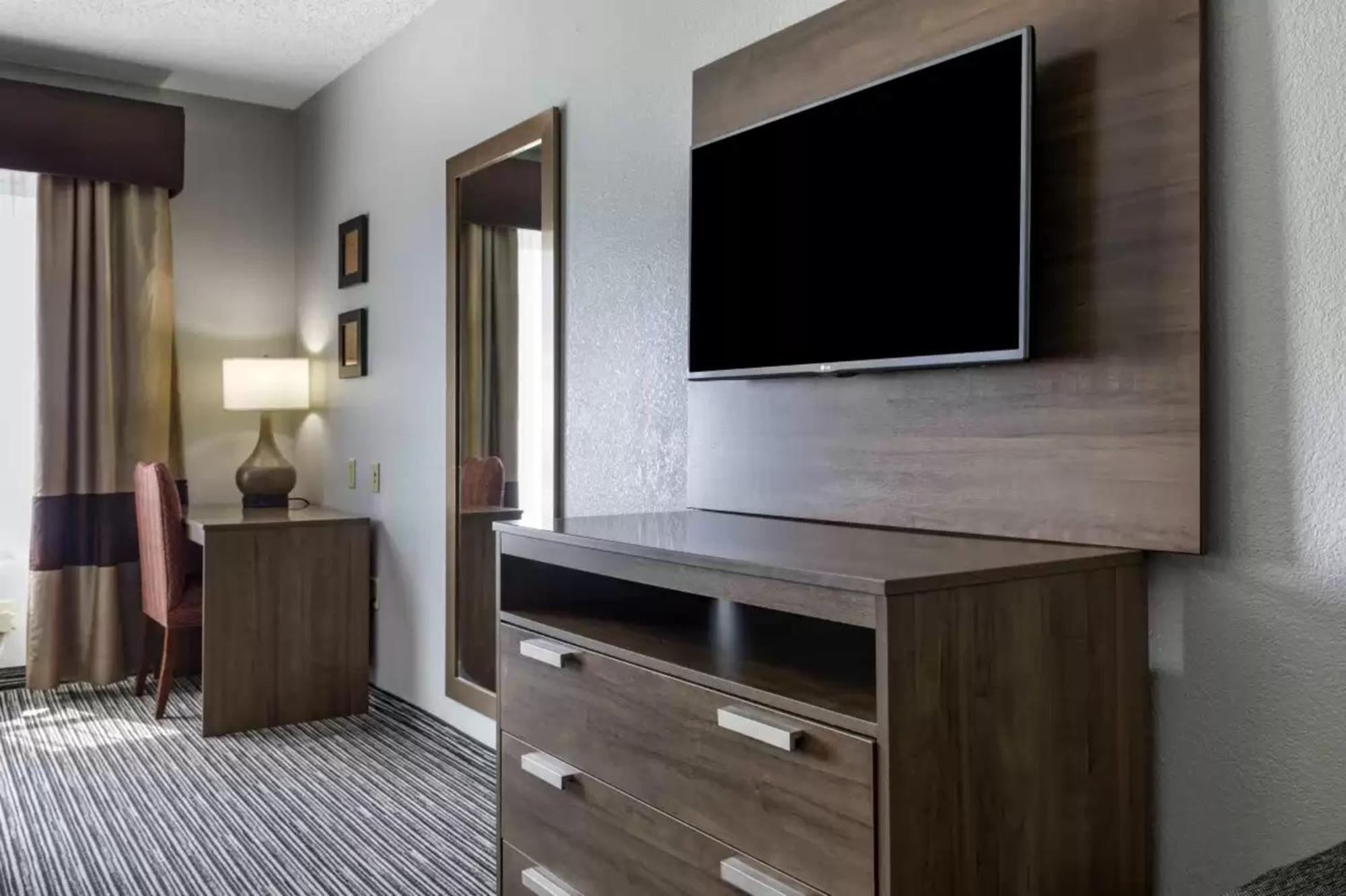 Quality Inn & Suites I-35 E-Walnut Hill Dallas Dış mekan fotoğraf