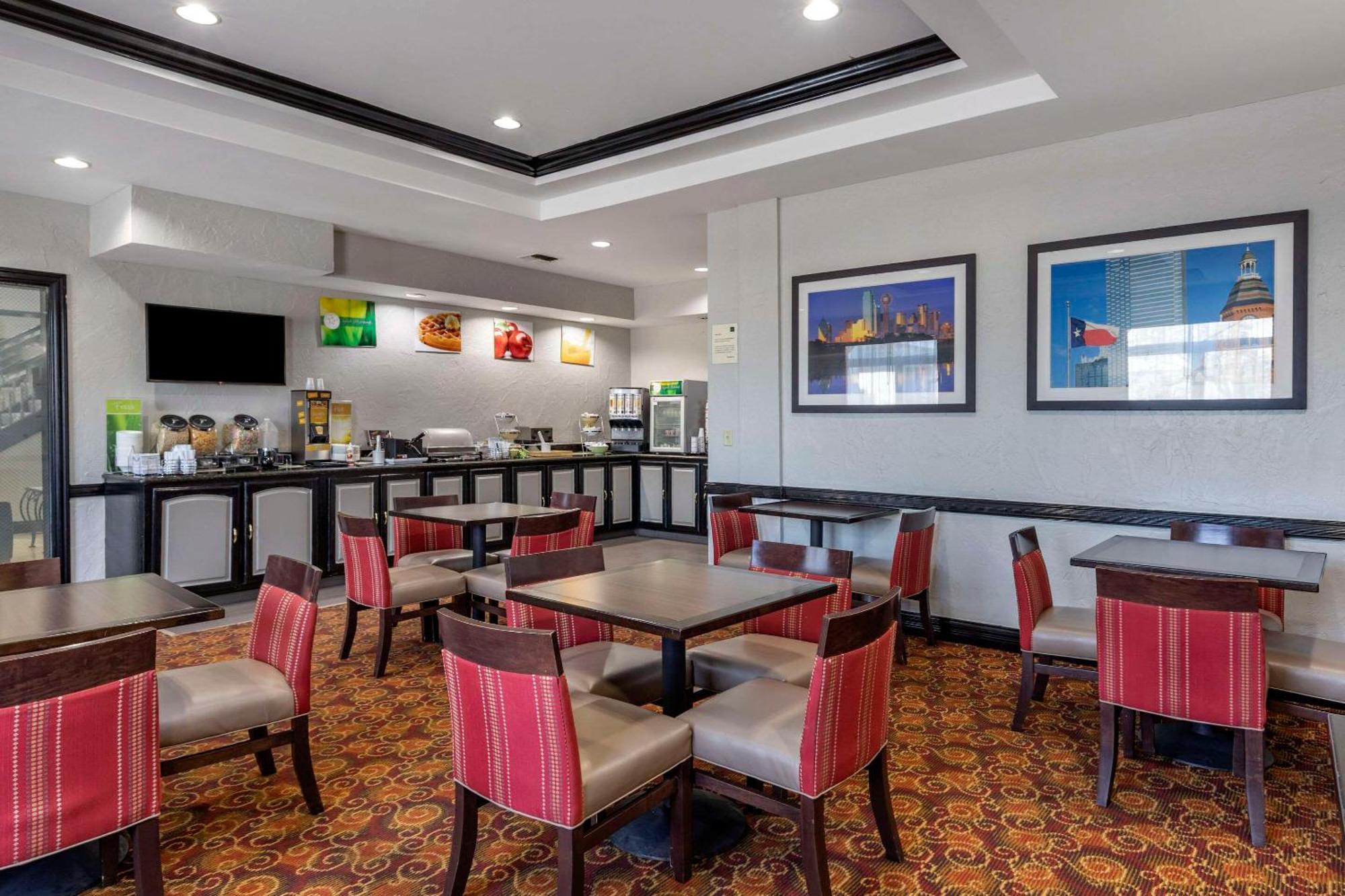 Quality Inn & Suites I-35 E-Walnut Hill Dallas Dış mekan fotoğraf