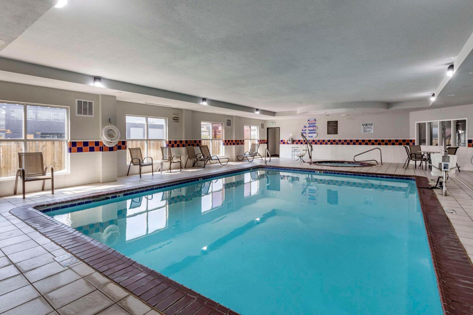 Quality Inn & Suites I-35 E-Walnut Hill Dallas Dış mekan fotoğraf