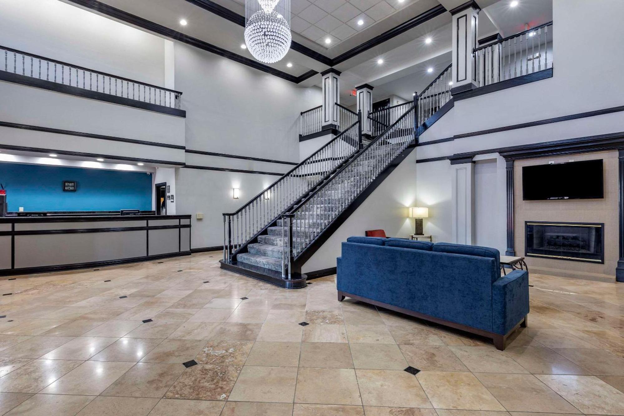 Quality Inn & Suites I-35 E-Walnut Hill Dallas Dış mekan fotoğraf